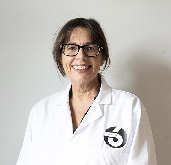 Susan Ford in a white lab coat with the Sir Gar 6 logo on it